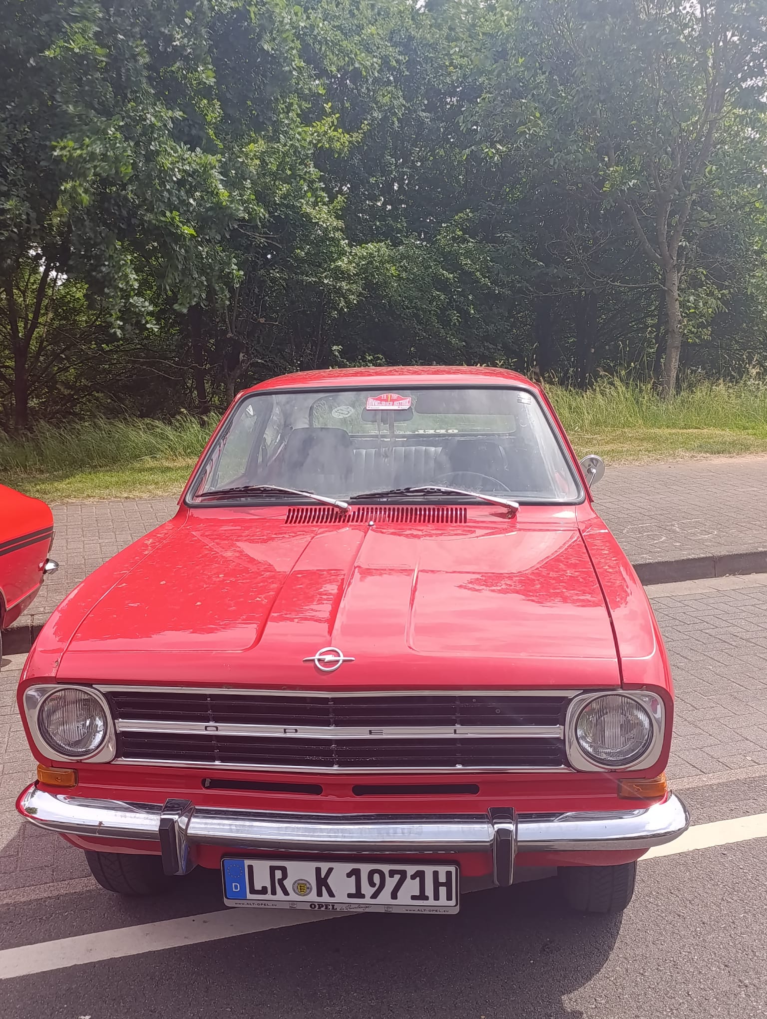 Oldtimer und Besucher in Oberbexbach