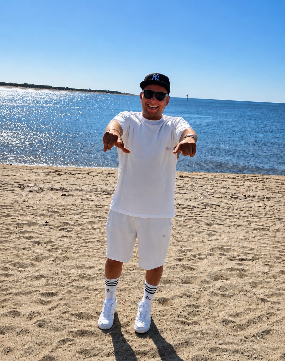 Domi Danger aam Strand