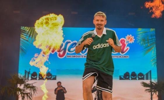 Inselfieber Oberhausen Lorenz Büffel Party Stimmung