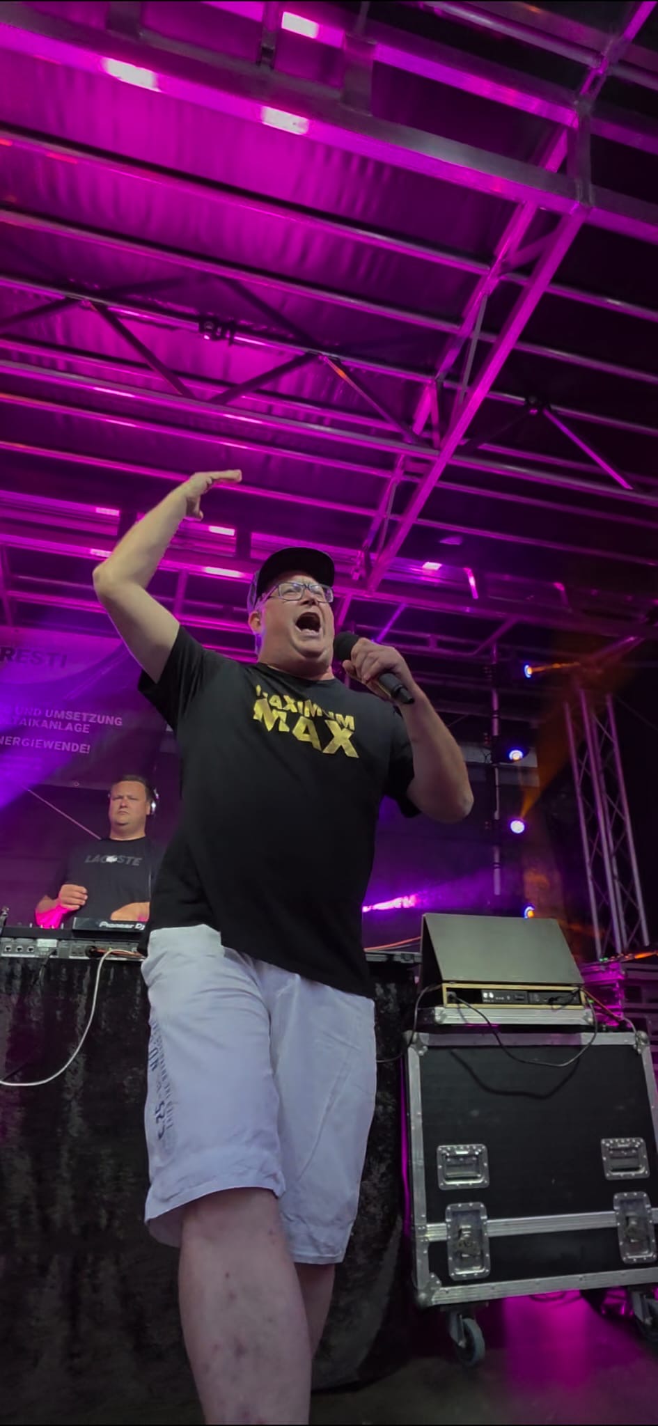 Maximum Max live on Stage